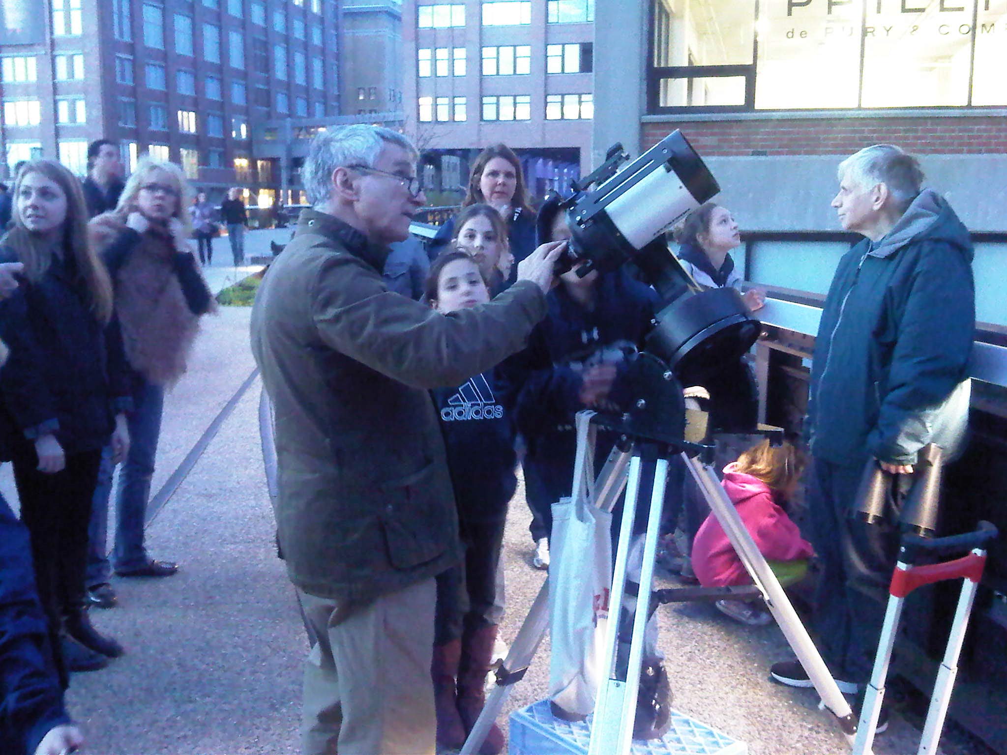 Urban Skywatching: NYC Amateur Astronomers Take In the Night